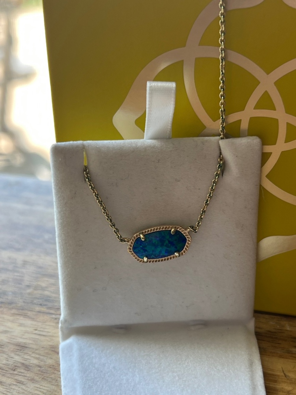 Kendra Scott Elisa Gold Pendant  ecklace in Royal Ocen Blue Opal